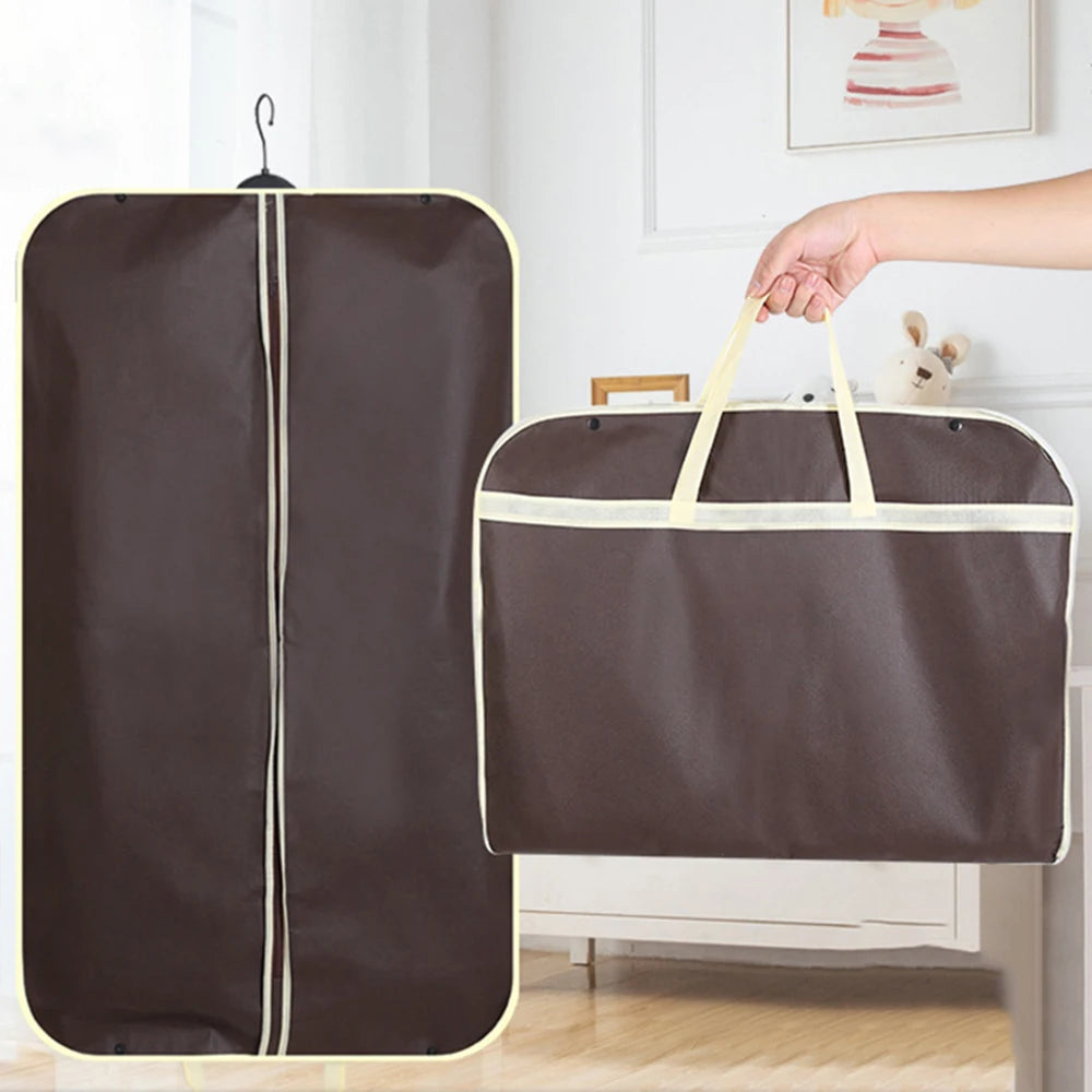 Housse pour vetements facile a transporter